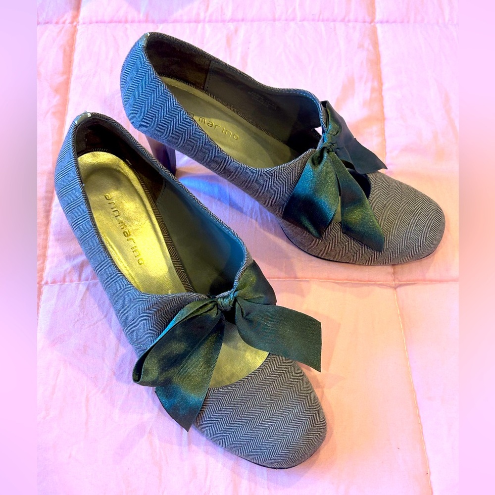 Ann Marino Green Pumps with Bow